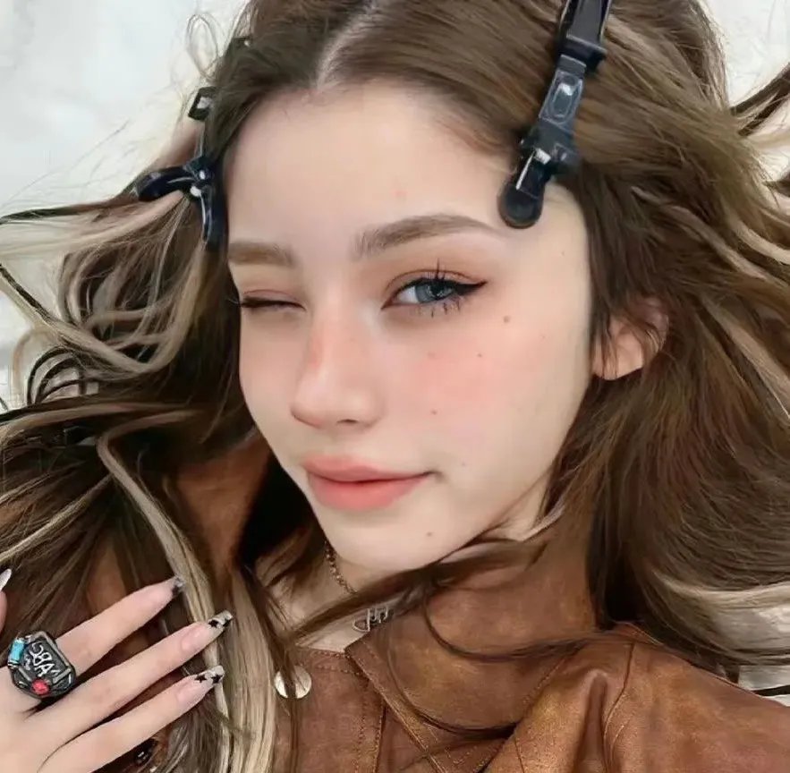 彩鸾春色